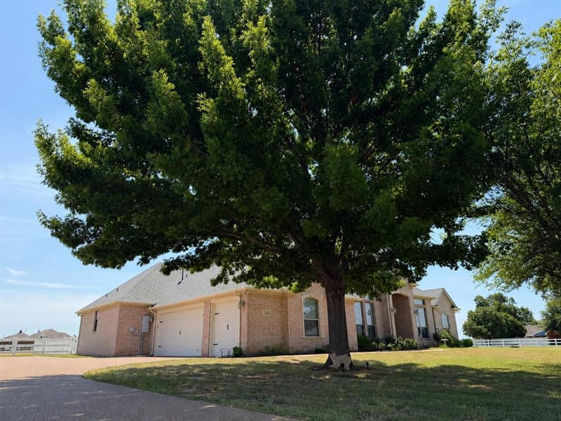 1009 Summerlin Drive, Granbury TX 76048 - Photo 3