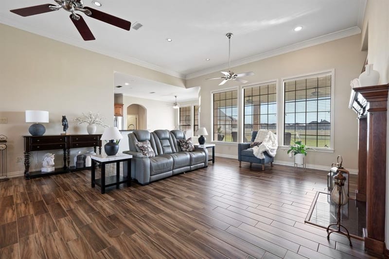 1009 Summerlin Drive, Granbury TX 76048 - Photo 5