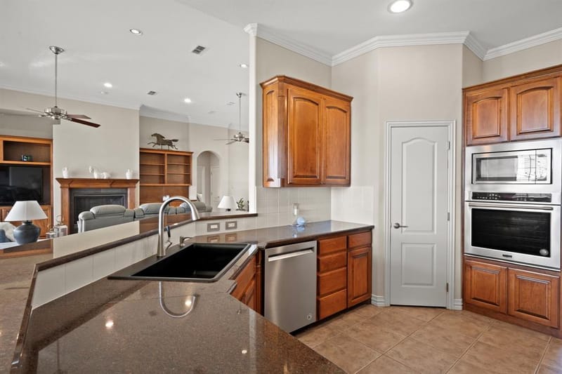 1009 Summerlin Drive, Granbury TX 76048 - Photo 14