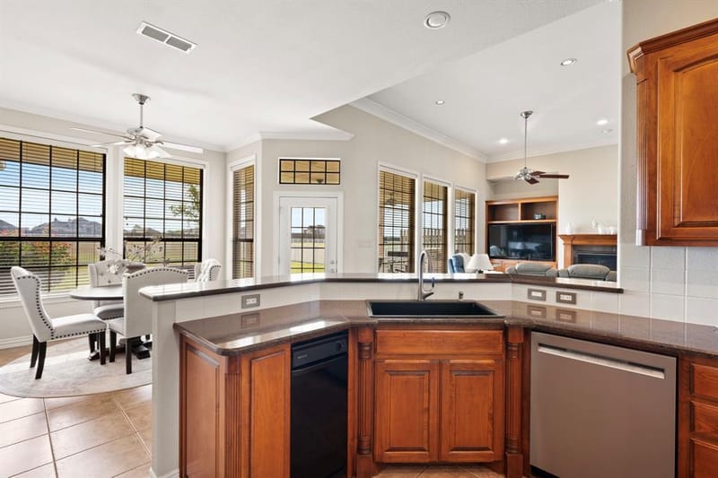 1009 Summerlin Drive, Granbury TX 76048 - Photo 15