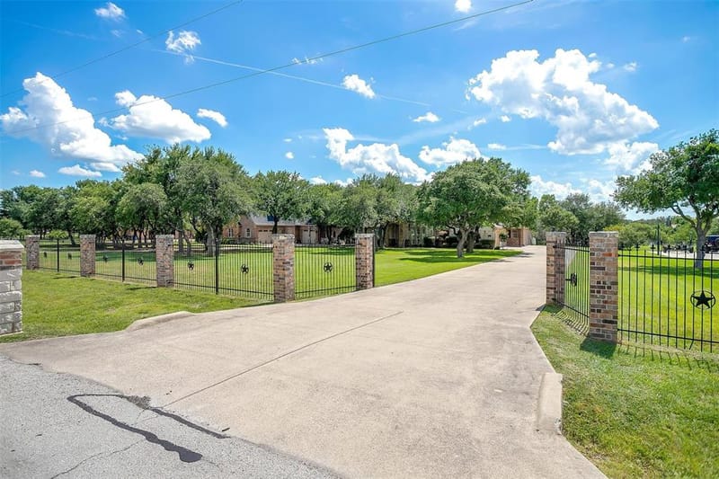 9549 Dickson Road, Fort Worth TX 76179 - Photo 2