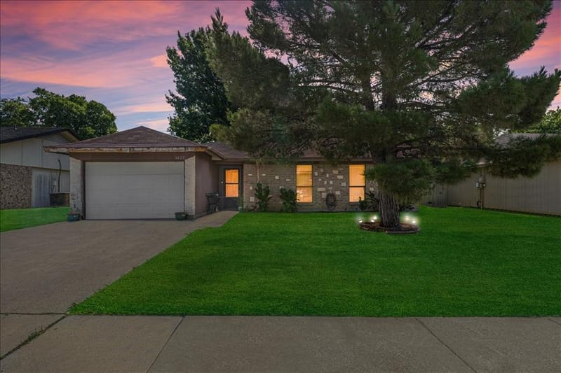 3423 Hickory Hill Drive, Arlington TX 76014 - Photo 3