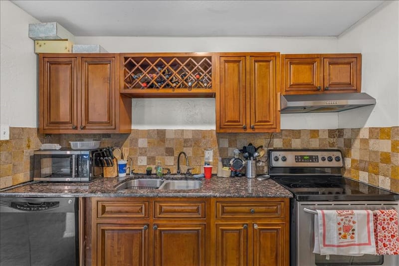 3423 Hickory Hill Drive, Arlington TX 76014 - Photo 11