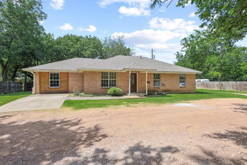 207 W South Street, Whitesboro TX 76273 - Photo 3
