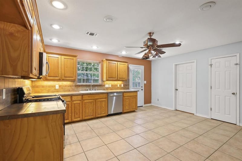 207 W South Street, Whitesboro TX 76273 - Photo 9