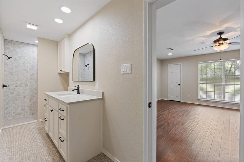 6035 Oak Hollow Drive, Burleson TX 76028 - Photo 23
