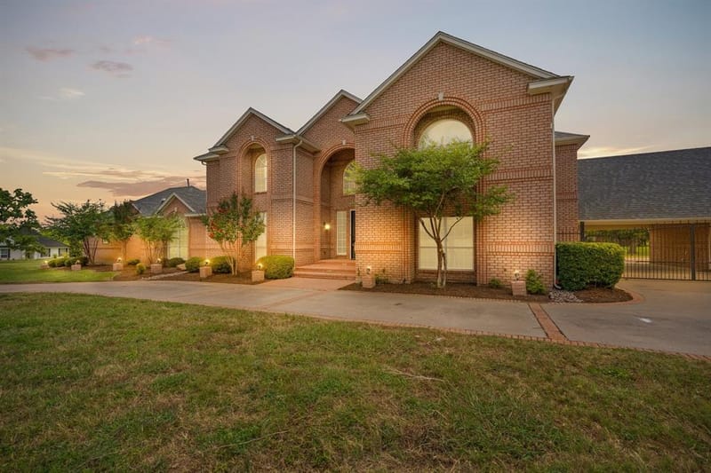 6035 Oak Hollow Drive, Burleson TX 76028 - Photo 7