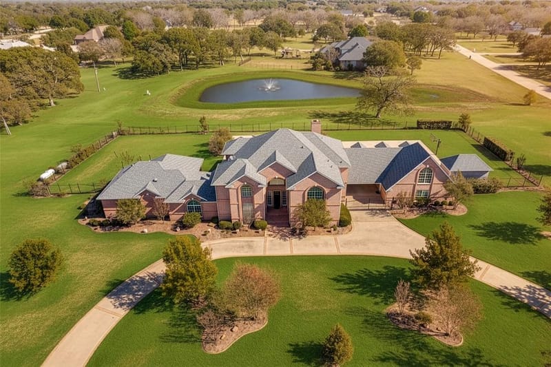 6035 Oak Hollow Drive, Burleson TX 76028