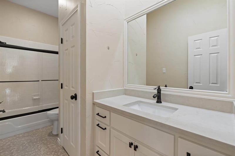 6035 Oak Hollow Drive, Burleson TX 76028 - Photo 15