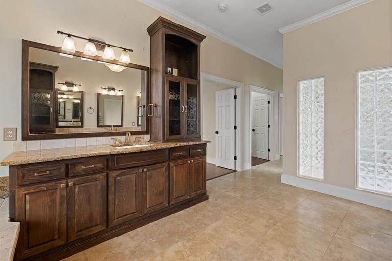 6035 Oak Hollow Drive, Burleson TX 76028 - Photo 19