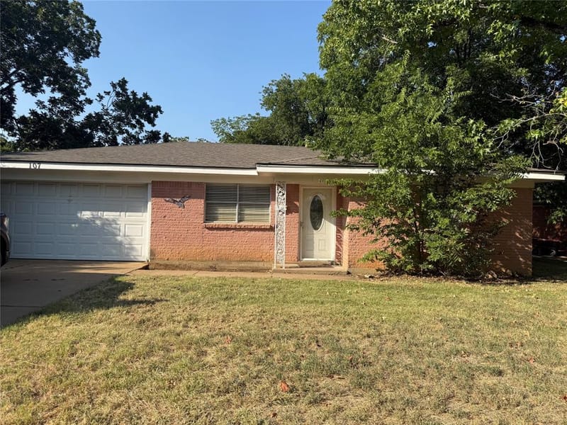 107 SE Harris Street, Burleson TX 76028 - Photo 4