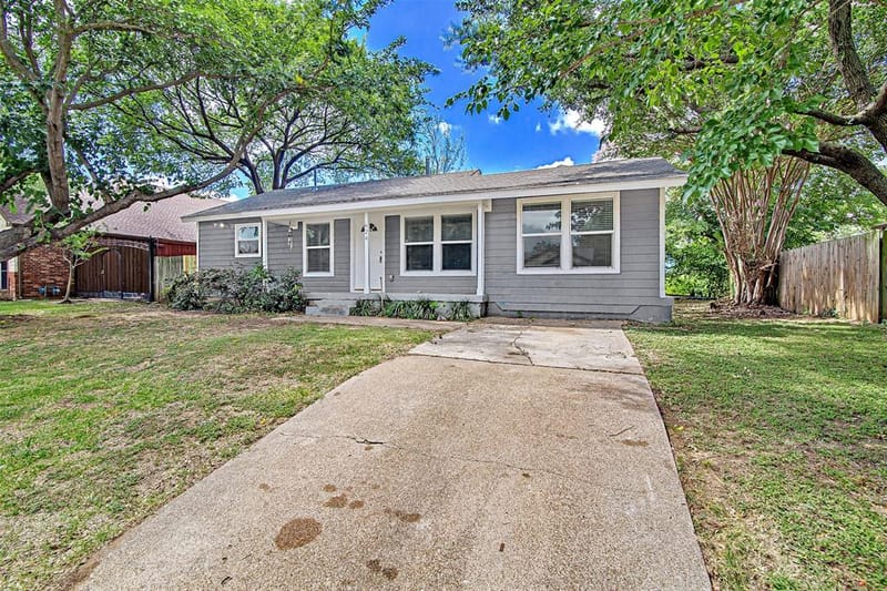 624 E Ellen Avenue, Hurst TX 76053 - Photo 2