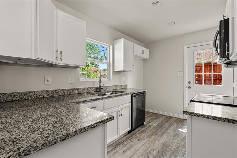 624 E Ellen Avenue, Hurst TX 76053 - Photo 7