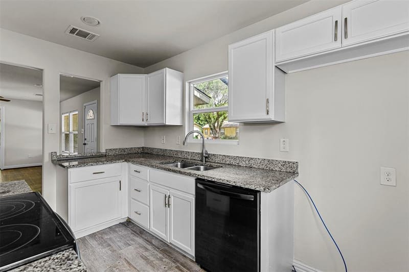 624 E Ellen Avenue, Hurst TX 76053 - Photo 9