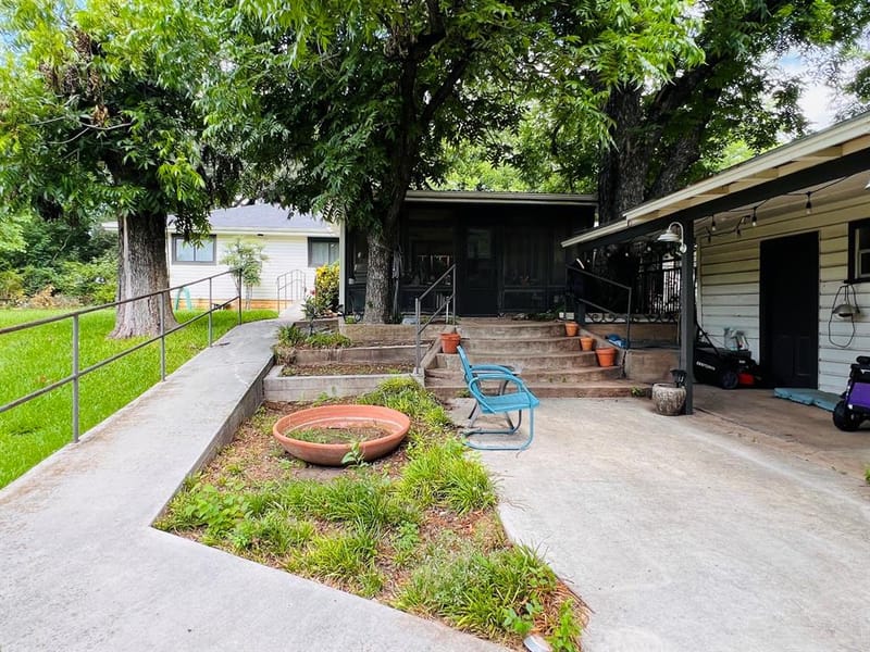804 N Elm Street, Comanche TX 76442 - Photo 29