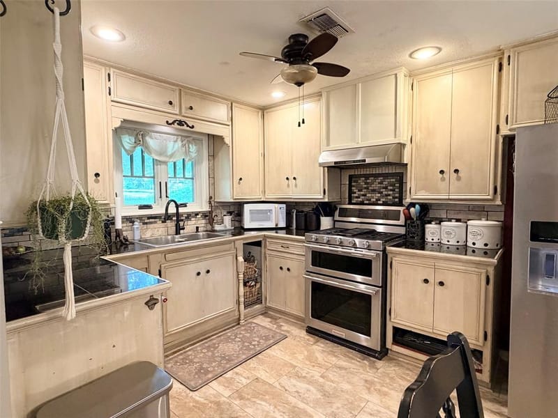 804 N Elm Street, Comanche TX 76442 - Photo 8