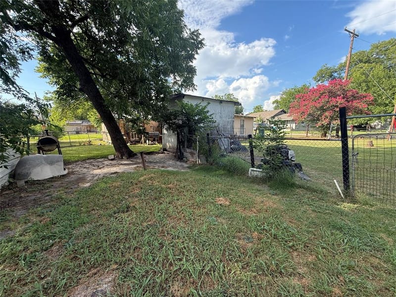 601 SW 2nd Street, Kerens TX 75144 - Photo 22