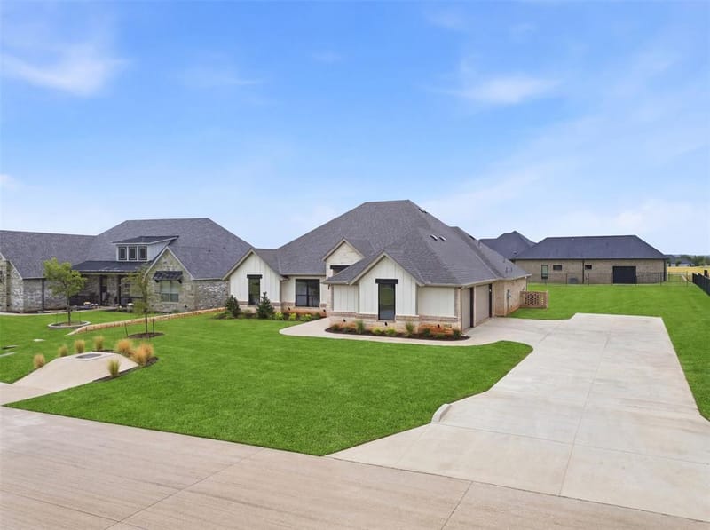 2714 Village Road, Granbury TX 76049 - Photo 2