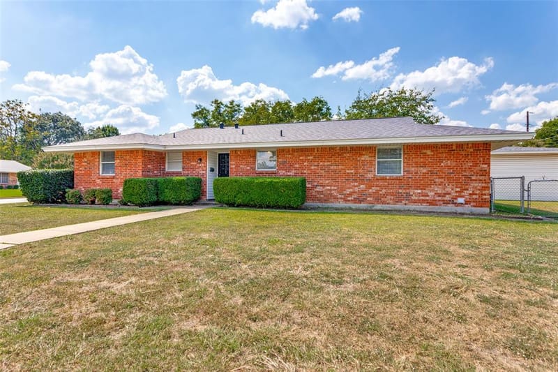 240 Smith Street, Burleson TX 76028 - Photo 4