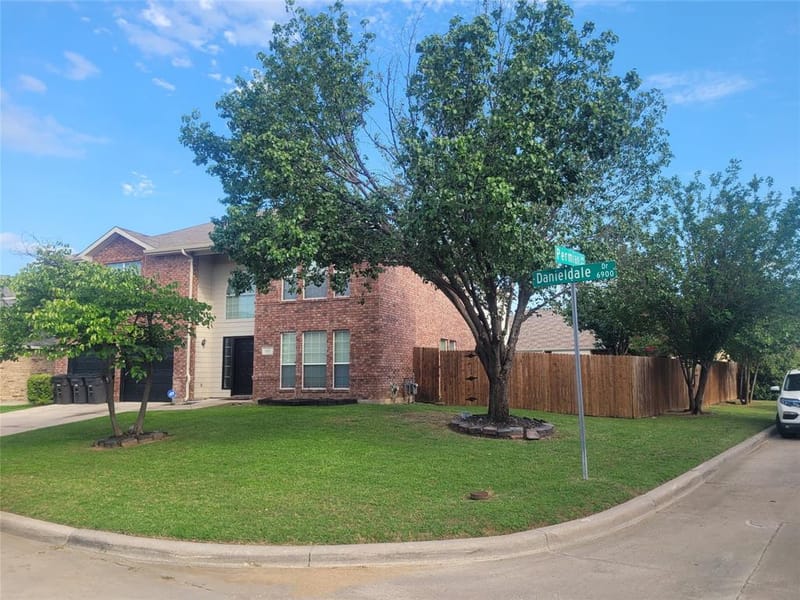 6920 Danieldale Drive, Fort Worth TX 76137 - Photo 3
