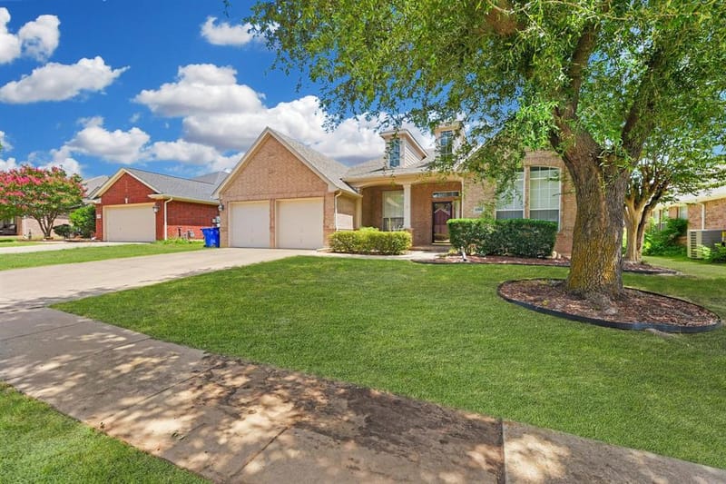 2308 Laura Elizabeth Trail, Mansfield TX 76063 - Photo 3