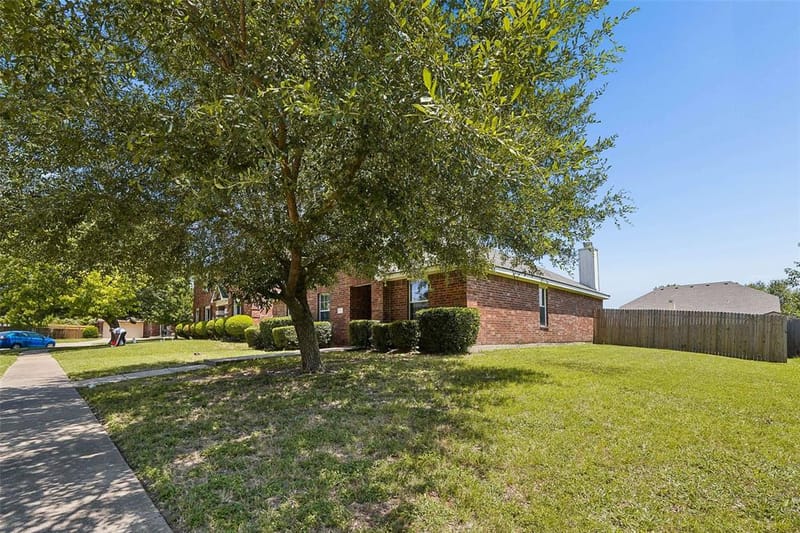 205 Rosewood Court, Red Oak TX 75154 - Photo 2