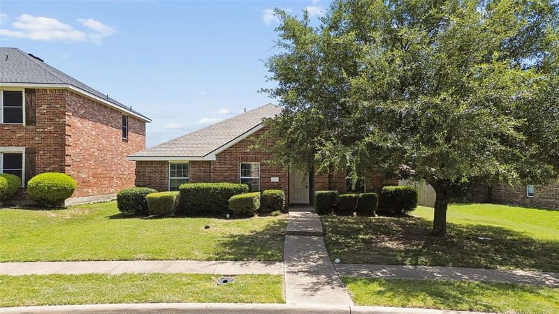 205 Rosewood Court, Red Oak TX 75154 - Photo 5