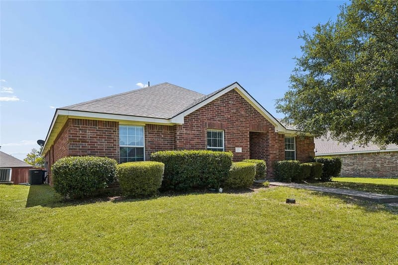 205 Rosewood Court, Red Oak TX 75154 - Photo 4