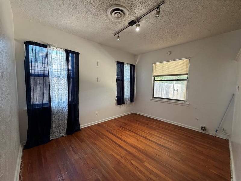 2005 Huntington Drive, Arlington TX 76010 - Photo 9