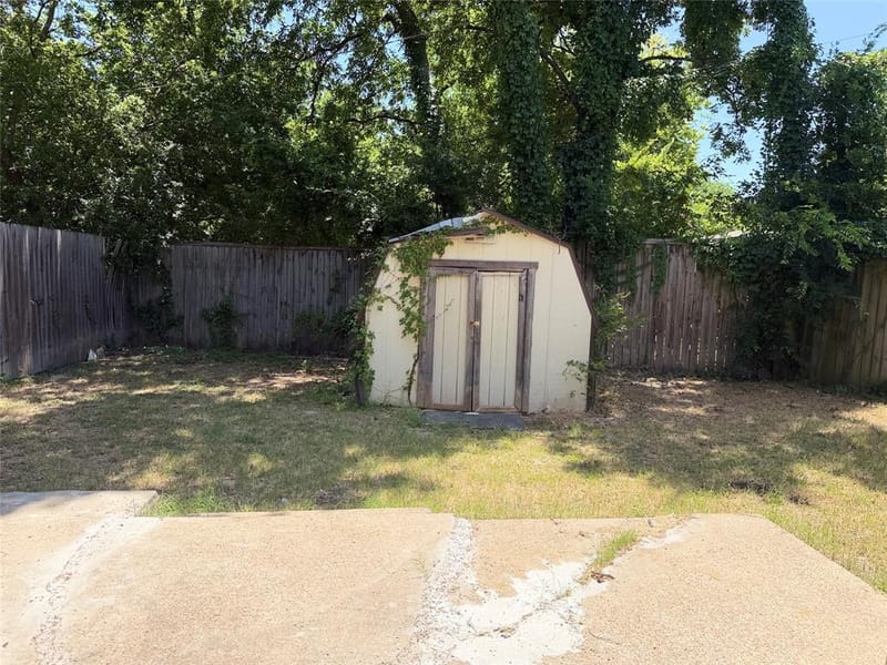2005 Huntington Drive, Arlington TX 76010 - Photo 4