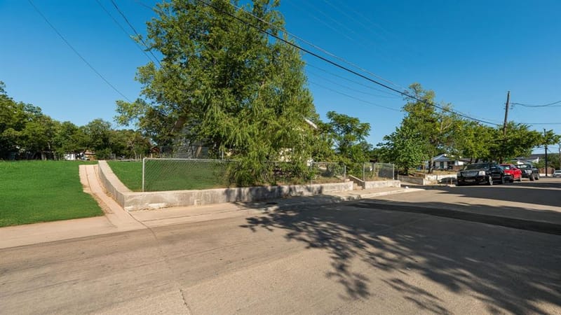 410 N Patton Avenue, Dallas TX 75203 - Photo 9
