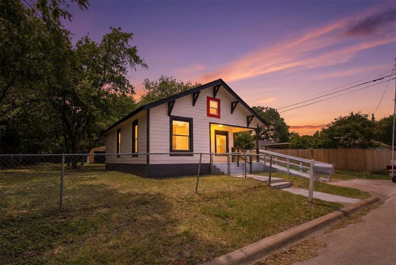 910 Loney Street, Fort Worth TX 76104 - Photo 3