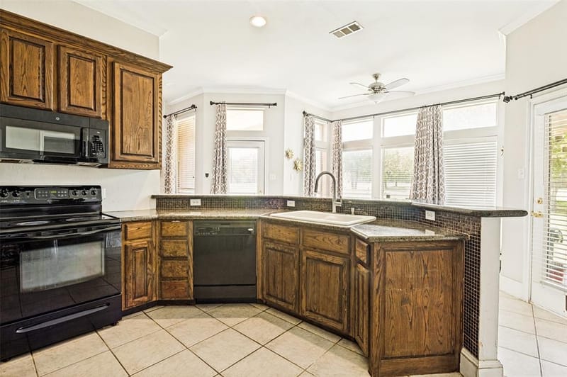 2828 S Lakeview Drive, Cedar Hill TX 75104 - Photo 5