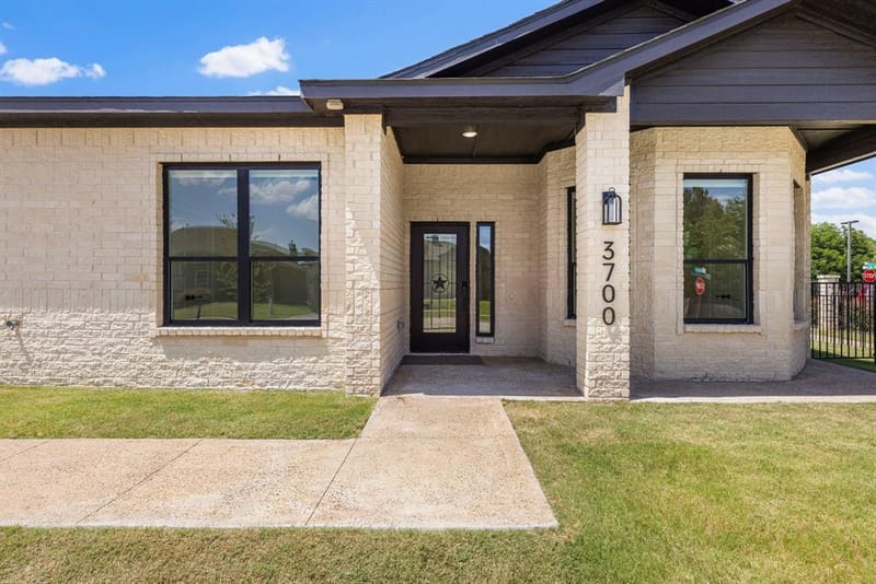 3700 Creek View Drive, McKinney TX 75071 - Photo 3