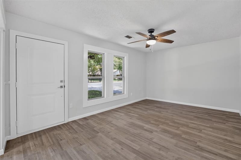 924 Nolte Drive, Dallas TX 75208 - Photo 3