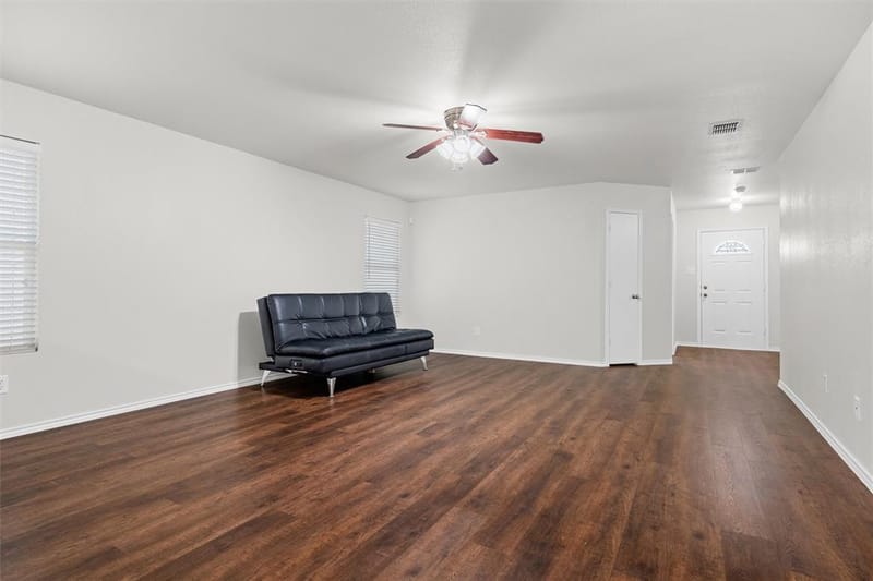 8421 River Bluffs Drive, Arlington TX 76002 - Photo 5
