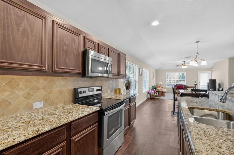 5104 Chatfield Place, Arlington TX 76017 - Photo 7