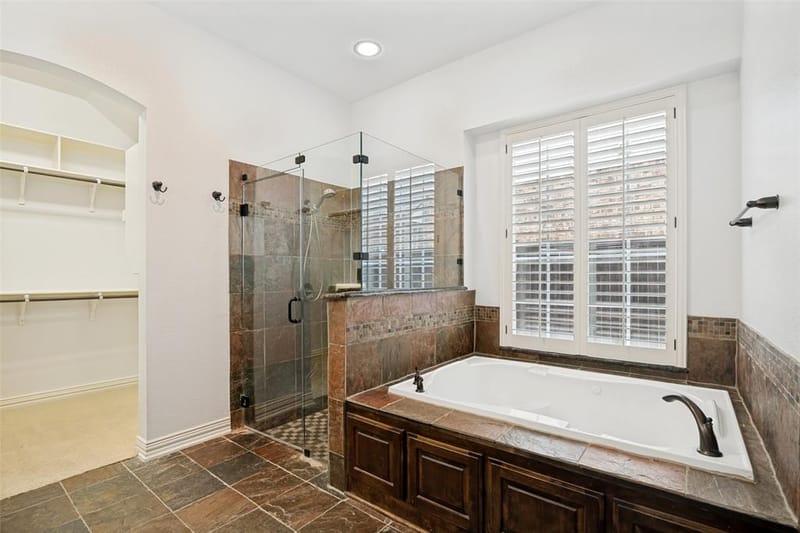 10715 Dixon Branch Drive, Dallas TX 75218 - Photo 16