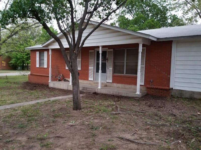 201 Hillcrest Drive, Nocona TX 76255 - Photo 2
