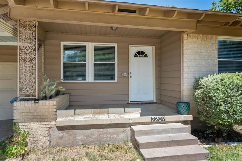 2209 Costa Mesa Drive, Dallas TX 75228 - Photo 2