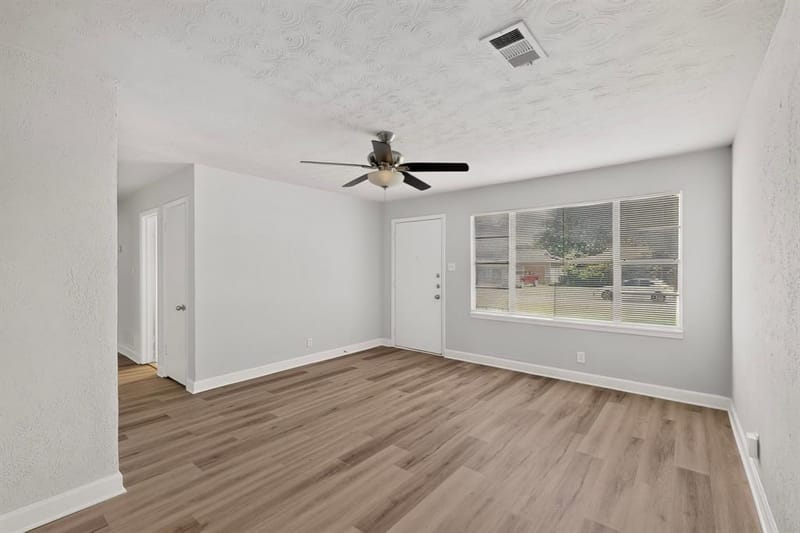 5573 Burton Avenue, Fort Worth TX 76119 - Photo 6