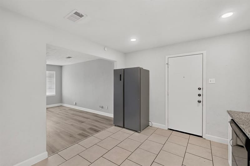 5573 Burton Avenue, Fort Worth TX 76119 - Photo 12