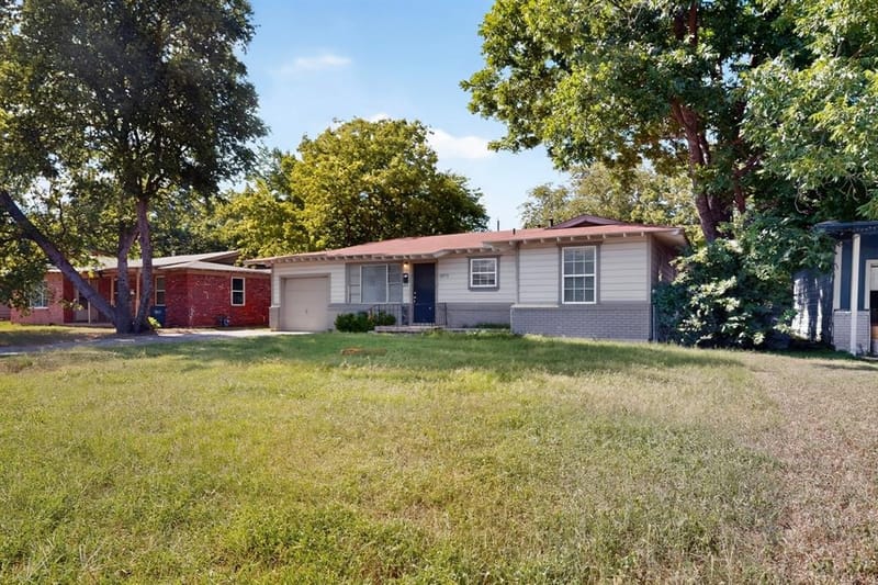5573 Burton Avenue, Fort Worth TX 76119 - Photo 3