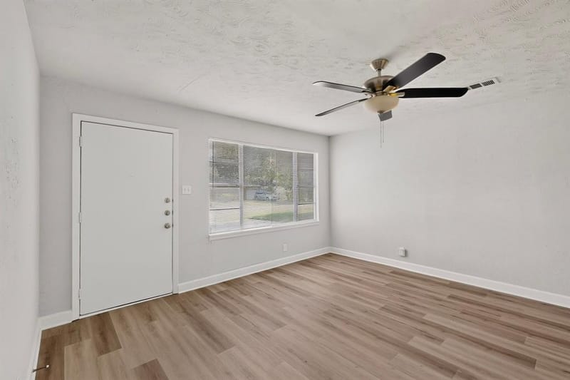 5573 Burton Avenue, Fort Worth TX 76119 - Photo 5