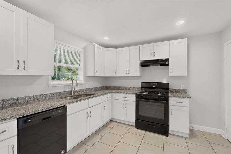 5573 Burton Avenue, Fort Worth TX 76119 - Photo 10