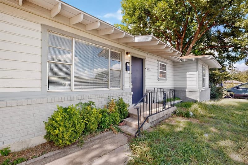5573 Burton Avenue, Fort Worth TX 76119 - Photo 4