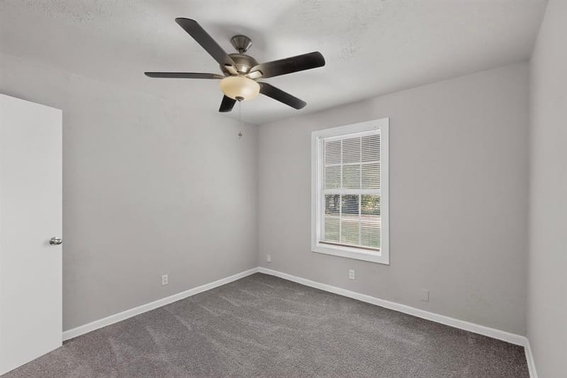 5573 Burton Avenue, Fort Worth TX 76119 - Photo 21