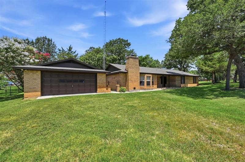 100 Mohican Trail, Lake Kiowa TX 76240 - Photo 2