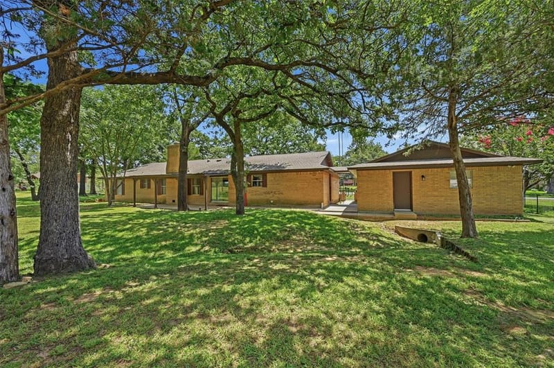 100 Mohican Trail, Lake Kiowa TX 76240 - Photo 31