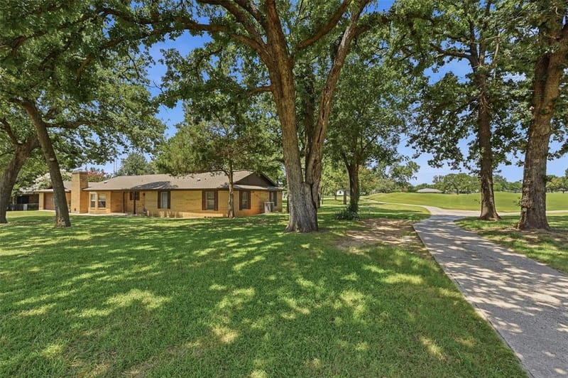 100 Mohican Trail, Lake Kiowa TX 76240 - Photo 4